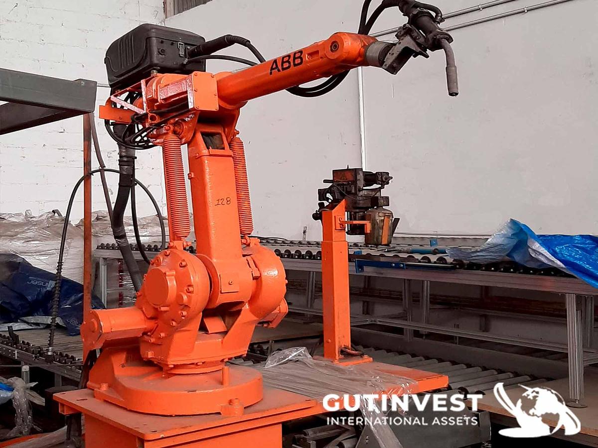 Usado 6 - Robot de soldadura con track y mesa volteadora - 7m