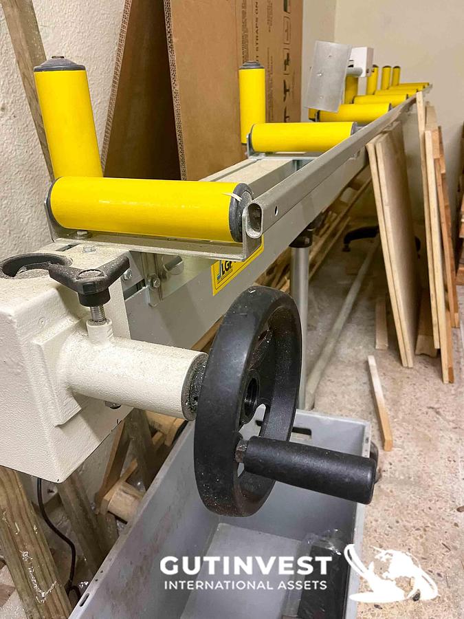 Used Cutting saw for aluminum with conveyor belt