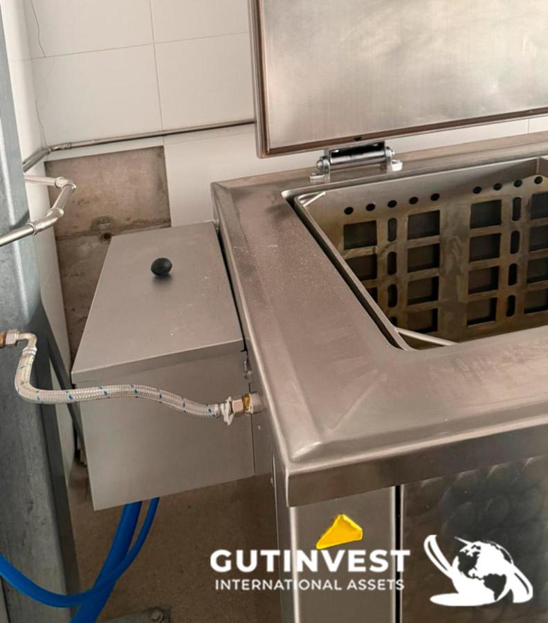 Used Cooking kettle with Hoist