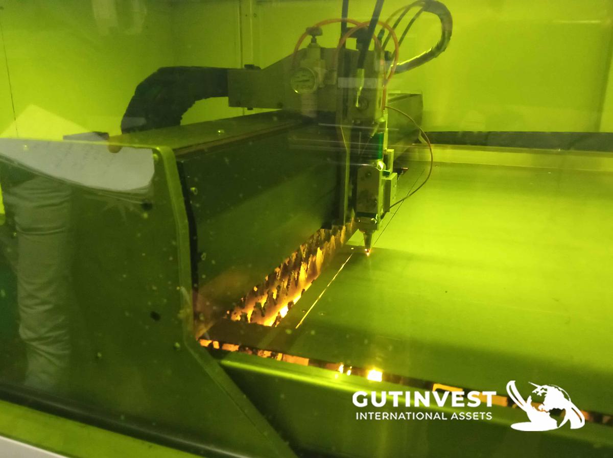 Used 1 - Fiber laser cutting machine for sheet metal - 2kW