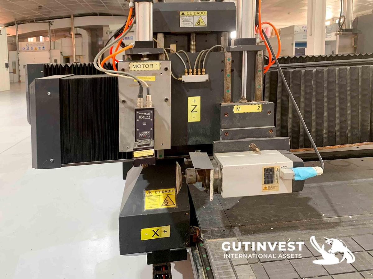 Usado 1 - Fresadora cnc para carpintería, rotulación, resinas, plásti