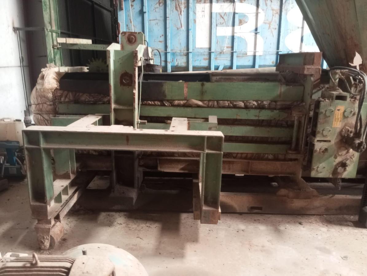 Used Compactor bale press (cardboard, plastic, etc.)