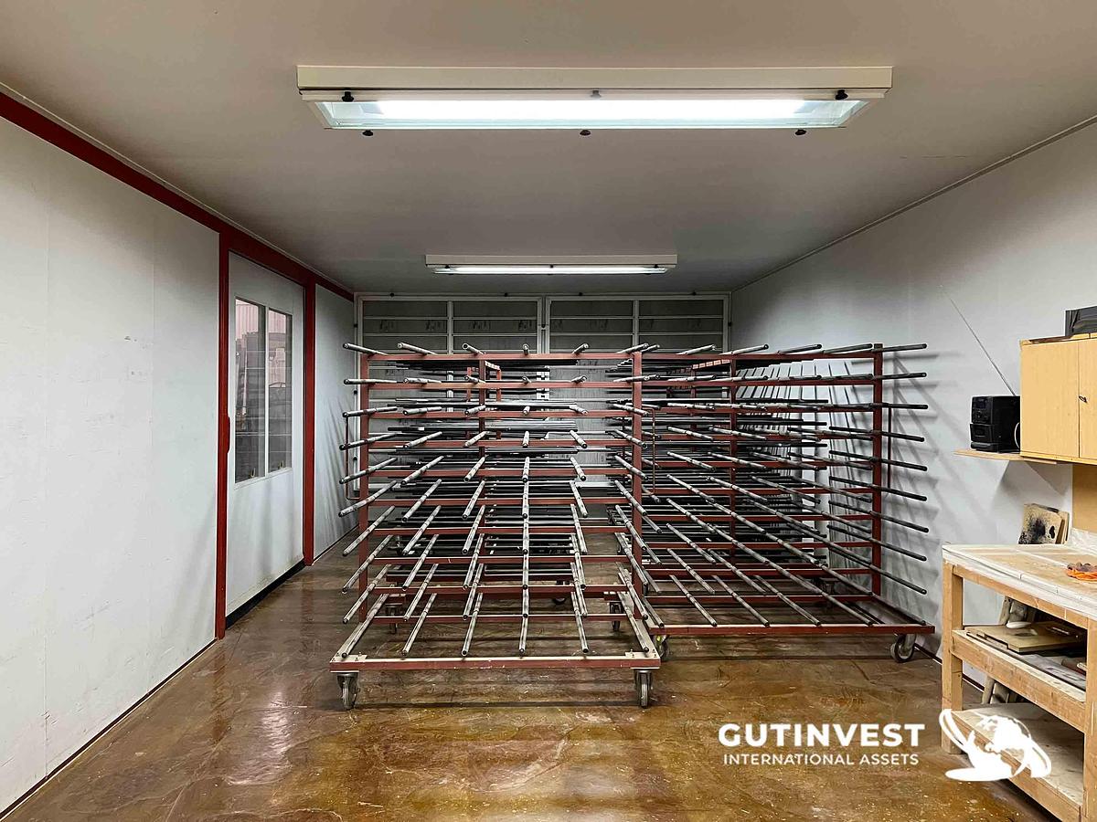 Used 1 - Paint booth