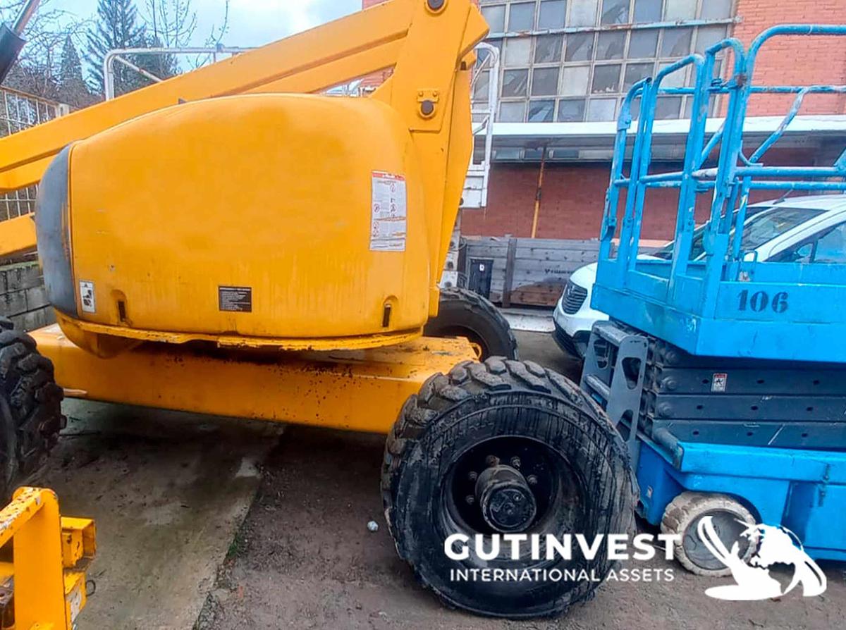 Used 6 - Diesel Articulated Platform
