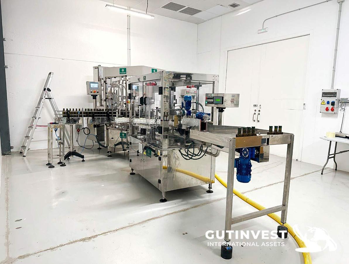 Used 1 - Complete lot of machinery for olive oil packaging