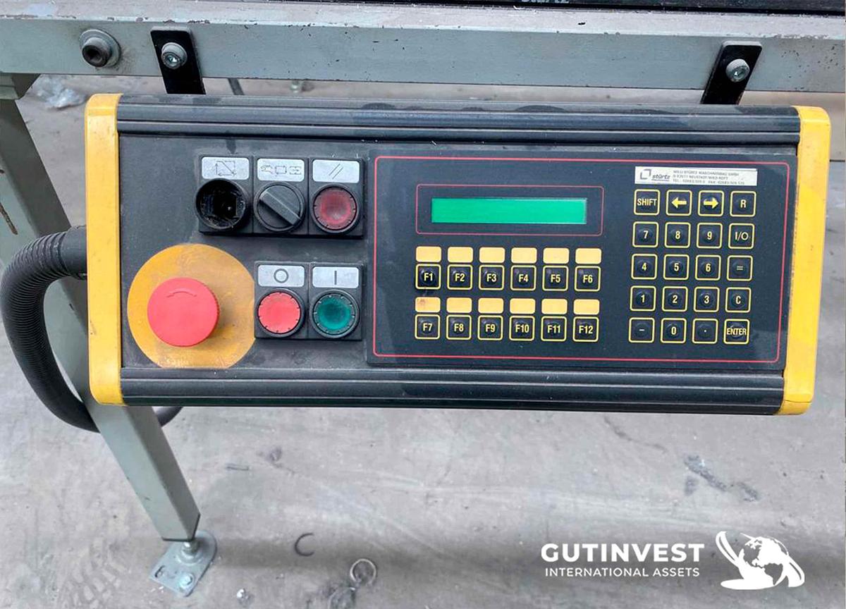Usado 1 - Soldadura vertical CNC 4 brazos y limpiadora marcos Alu