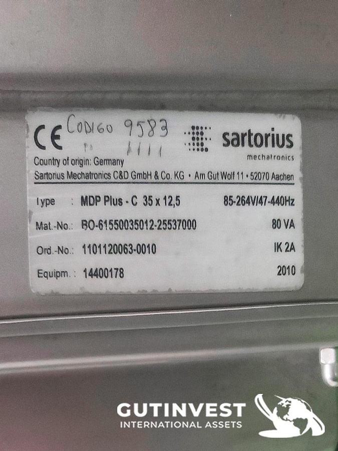 Usado Línea automática de Termosellado de envases de plástico