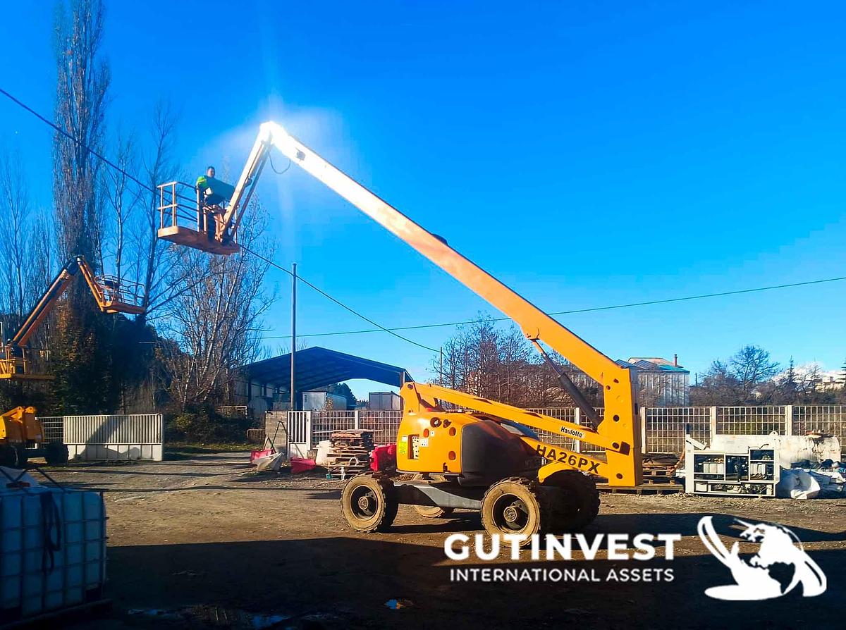 Used 6 - Diesel Articulated Platform