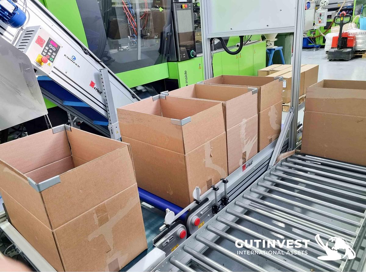 Usado 1 - Cinta transportadora portacajas con desviador y báscula