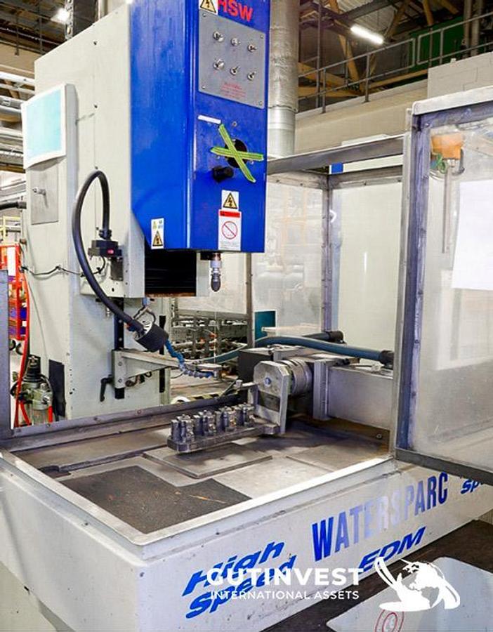 Usado 2 - Máquina de perforar de 5 ejes