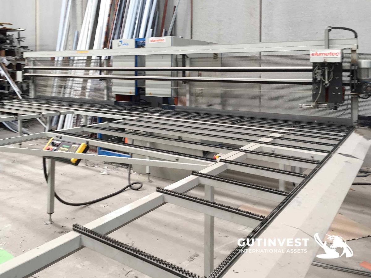 Usado 1 - Soldadura vertical CNC 4 brazos y limpiadora marcos Alu