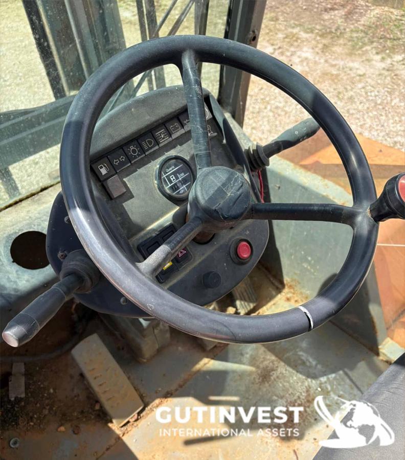 Usado CARRETILLA ELEVADORA 4X4
