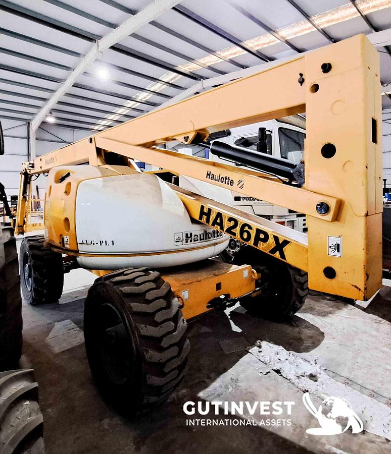 Used 1 - Diesel articulated lifting platform