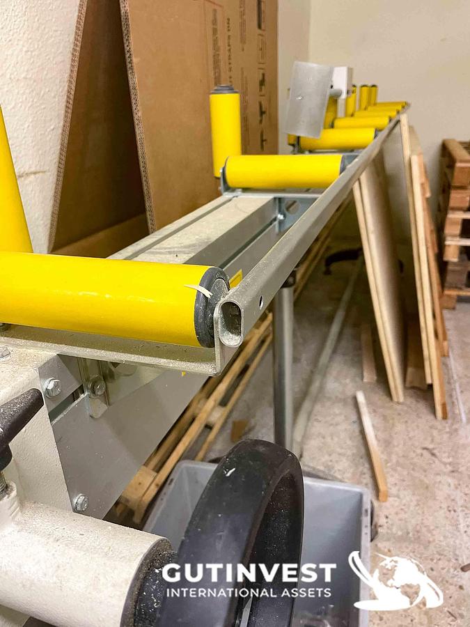 Used Cutting saw for aluminum with conveyor belt