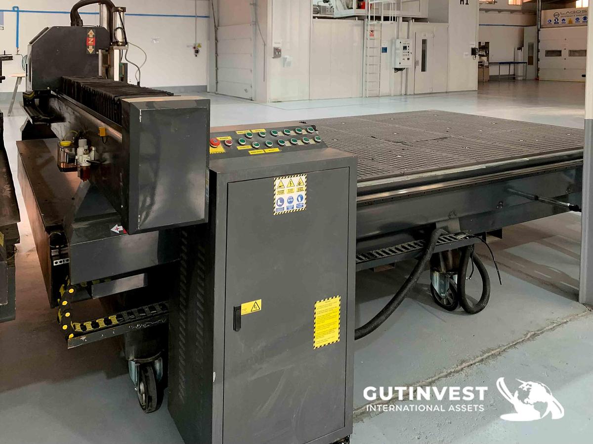 Usado 1 - Fresadora cnc para carpintería, rotulación, resinas, plásti