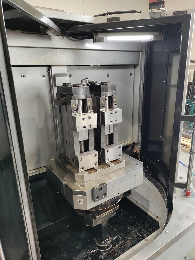 Used 1 - 4-axis CNC horizontal machining center