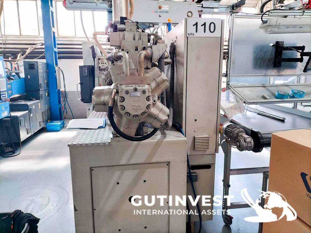 Used 5 - Plastic injection molding machine with robot - 320Tn