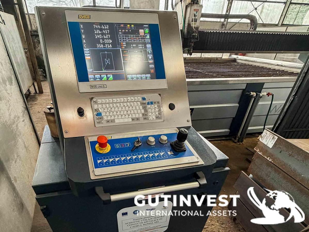 Used Waterjet Cutting Machine - 5 Axes - 3 Cutting Heads