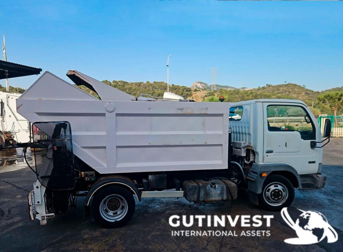 Usado CAMION BASURERO BASCULANTE