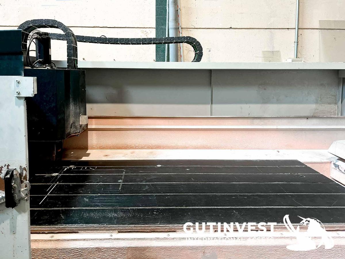 Used 5 - CNC glass fluting machine