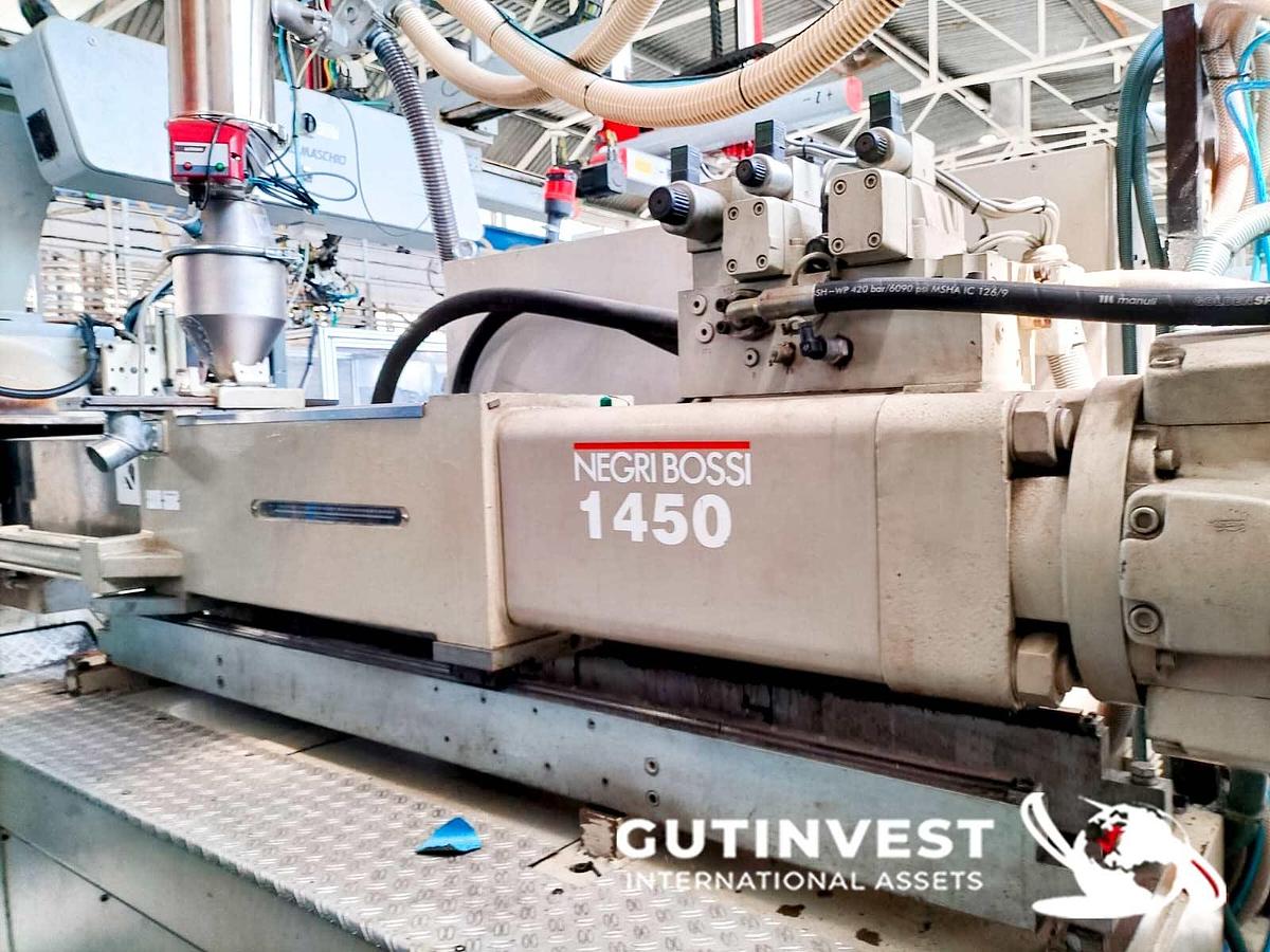 Used 6 - Plastic injection molding machine with robot - 270Tn