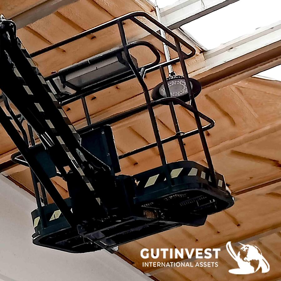 Used 1 - Electric Articulated Lifting Platform