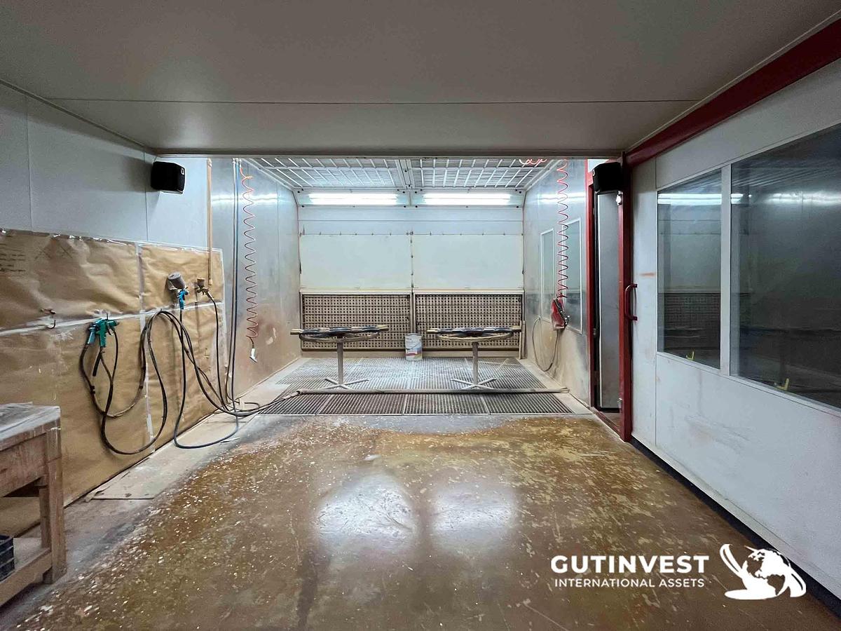 Used 1 - Paint booth