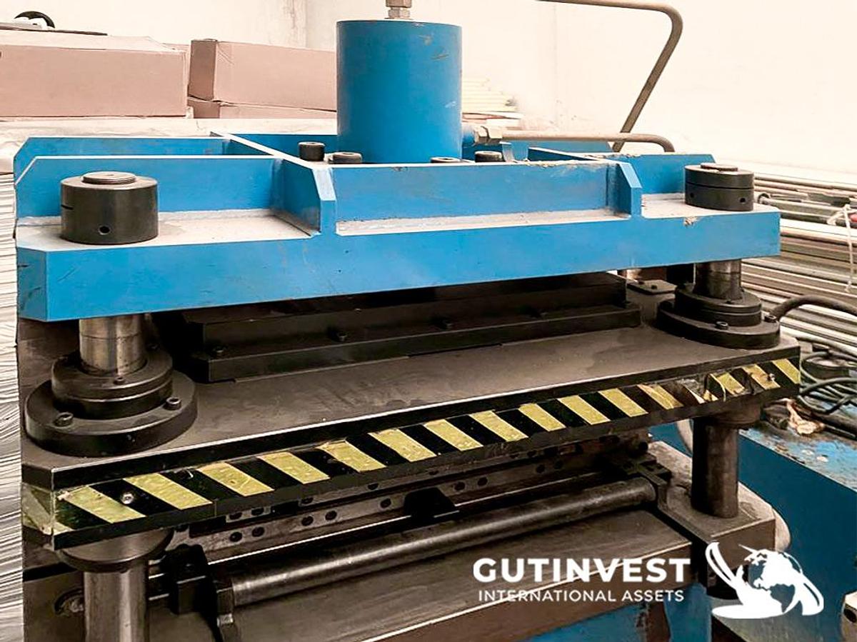 Used 1 - Sectional door rolling line - 24 heads