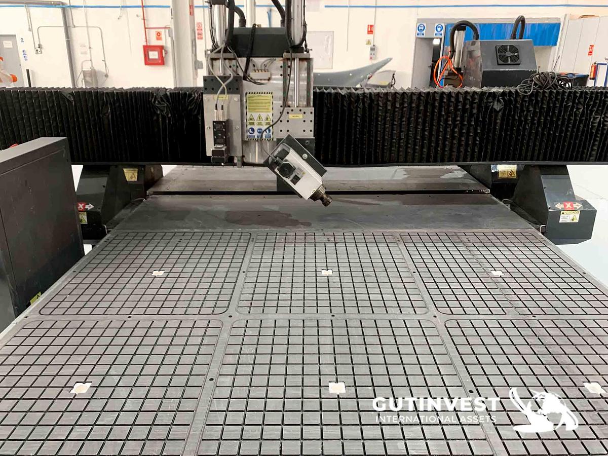 Used 2 - CNC milling machine for carpentry, signage, resins, plastic
