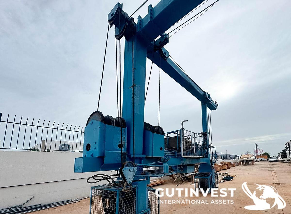 Used 1 - Boat Hoist - Gantry crane - 27T