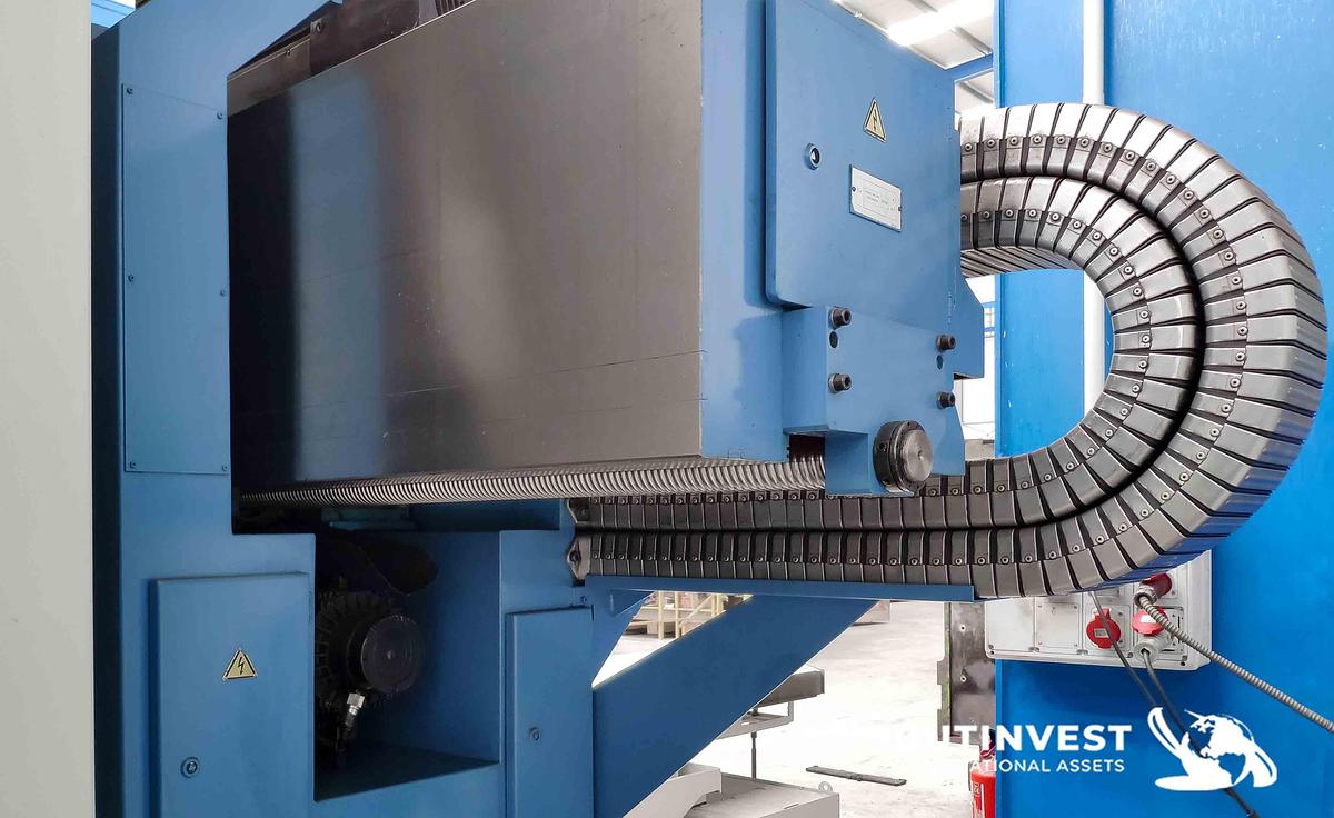 Usado 1 - Fresadora CNC universal de bancada fija - 4 metros.