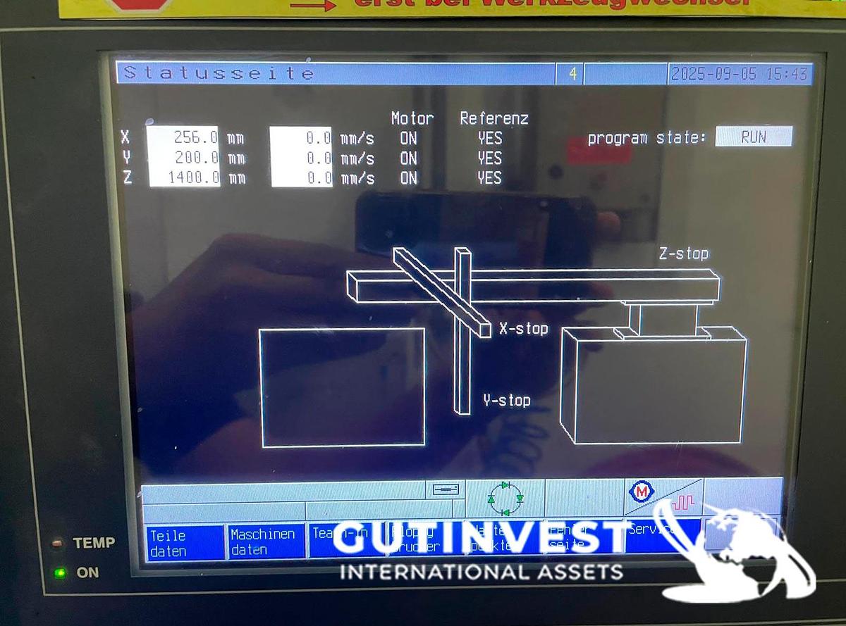 Used Plastic Injection Molding Machine with Robot - 300Tn
