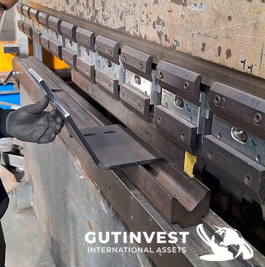 Usado Plegadora hidráulica CNC para metal - 150Tn