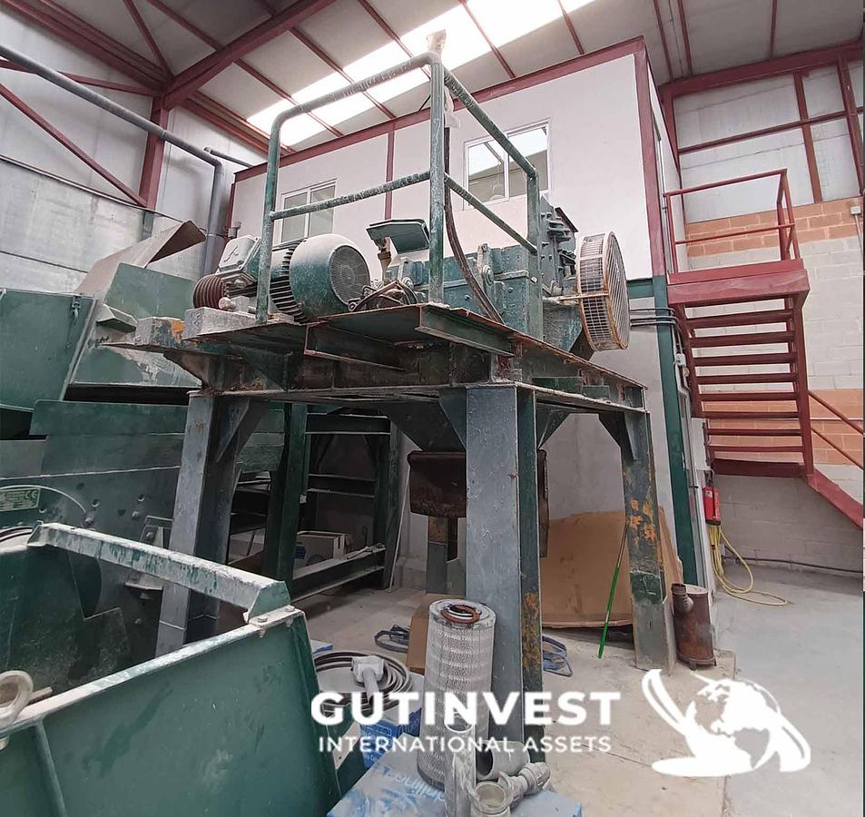 Used 1 - Hammer mill + platform