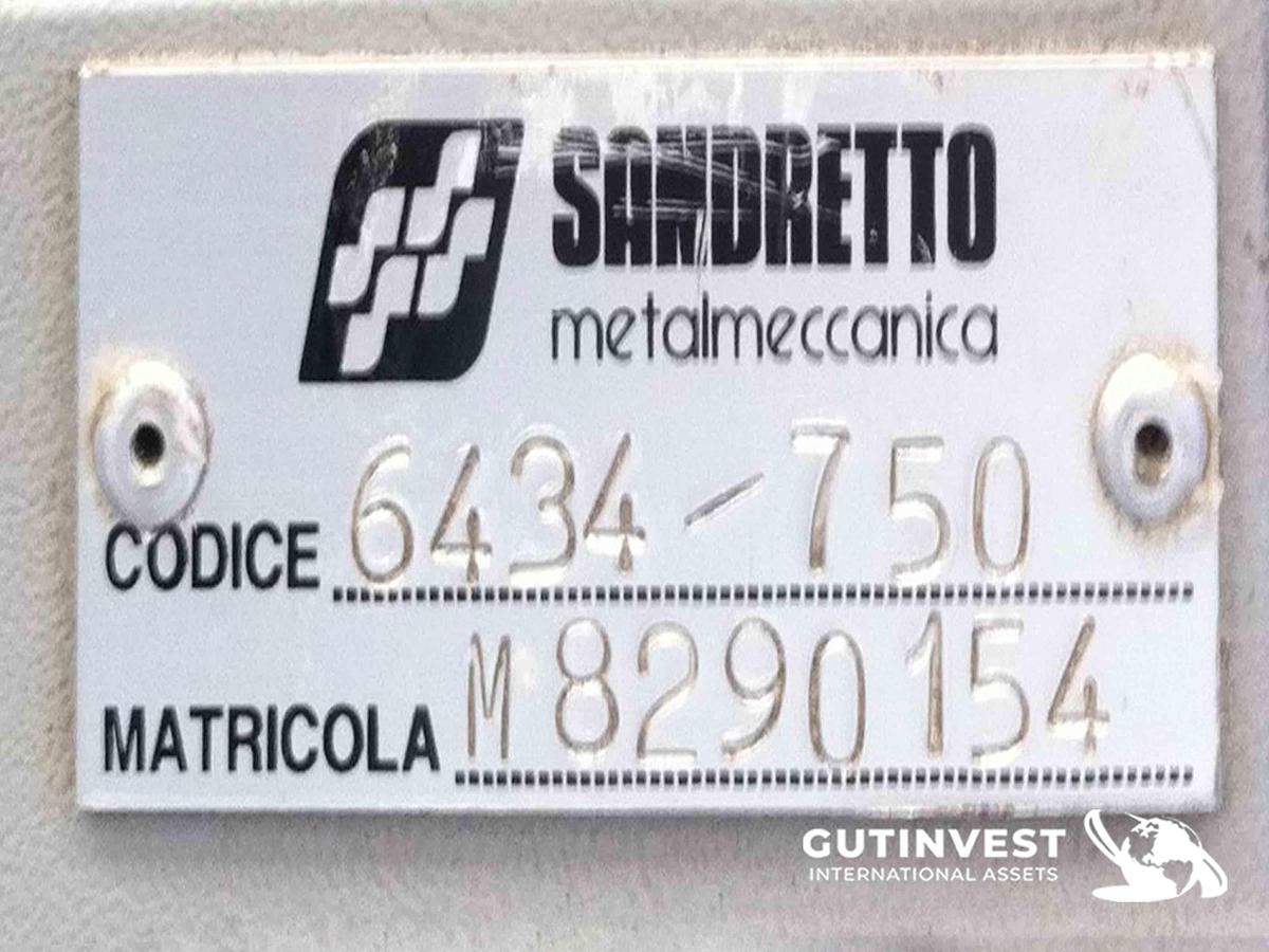 Usado 1 - Inyectora de plástico 800Tn