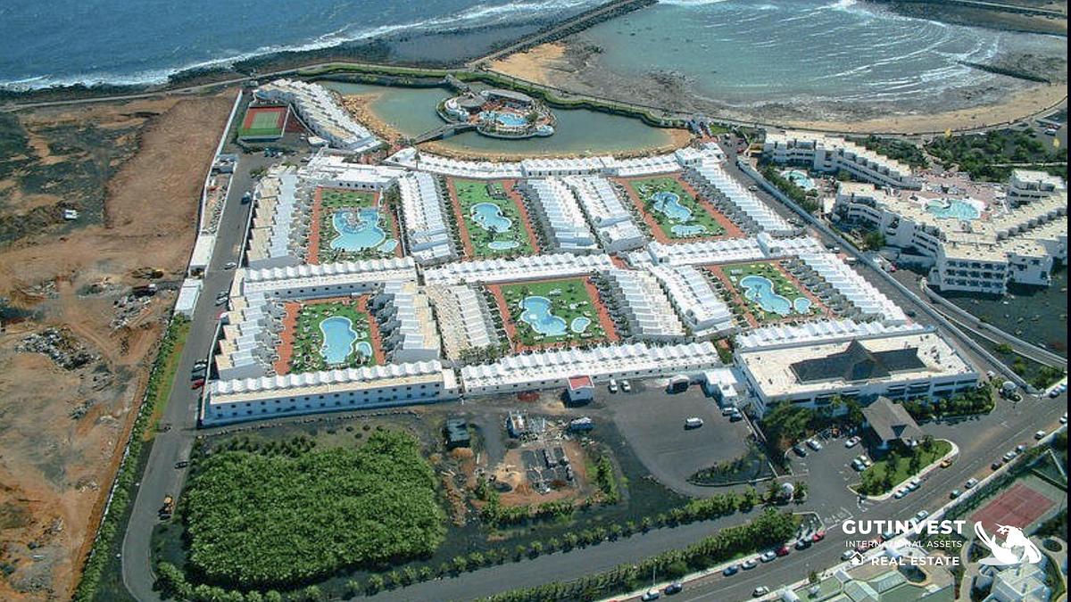 Usado 1 - Complejo turístico hotelero - 4 estrellas - 132 apartamentos