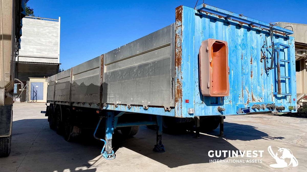 Used Semi - trailer open box- 3 axes