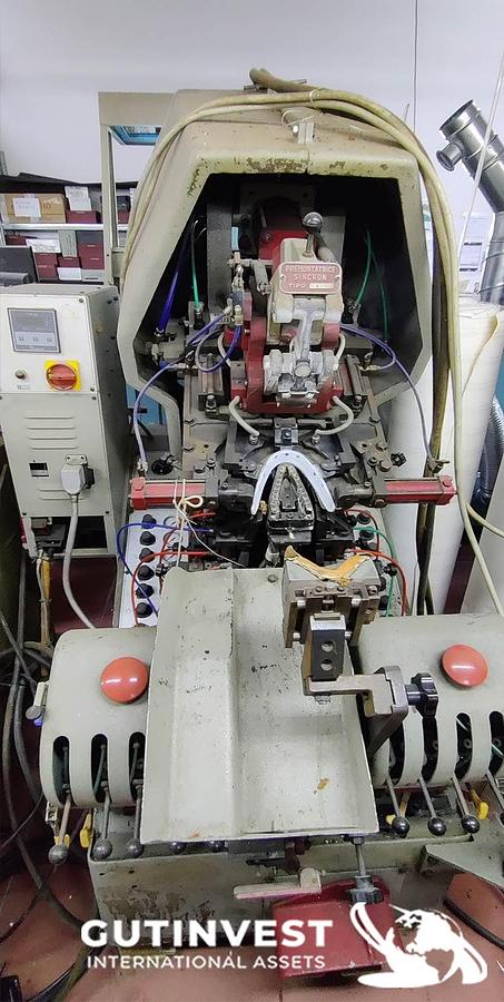 Usado 3 - Máquina para centrado y montaje de puntas calzado