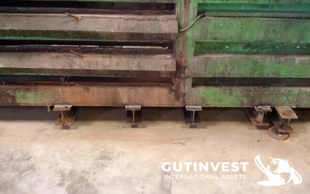 Used 6 - Hydraulic horizontal bale compactor press