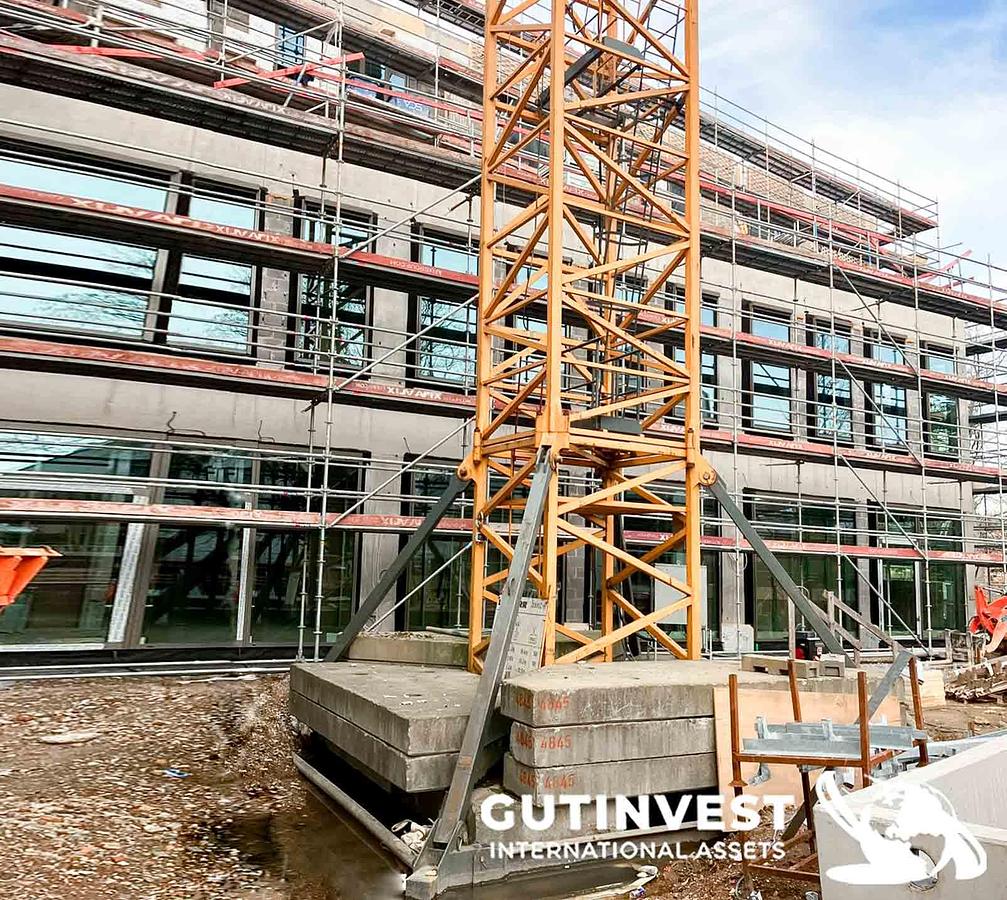 Used 1 - Tower crane with cabin