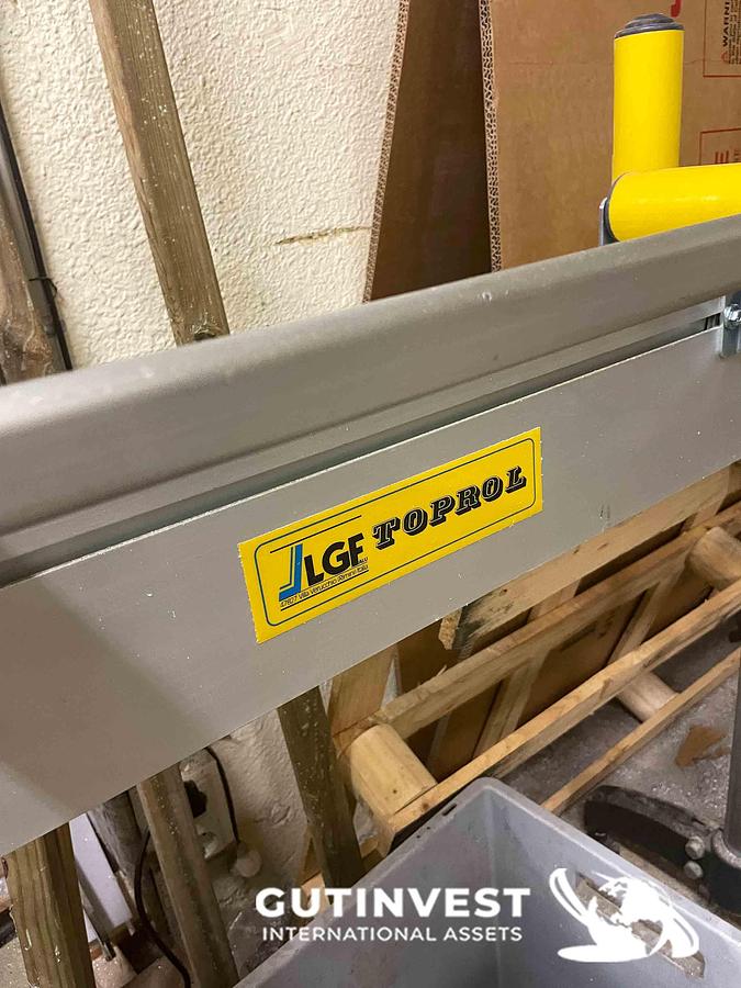 Used Cutting saw for aluminum with conveyor belt