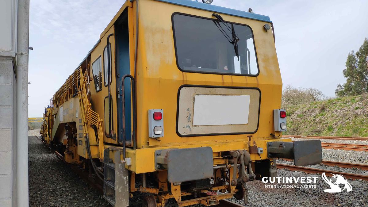 Used 1 - Railway track tamping machine