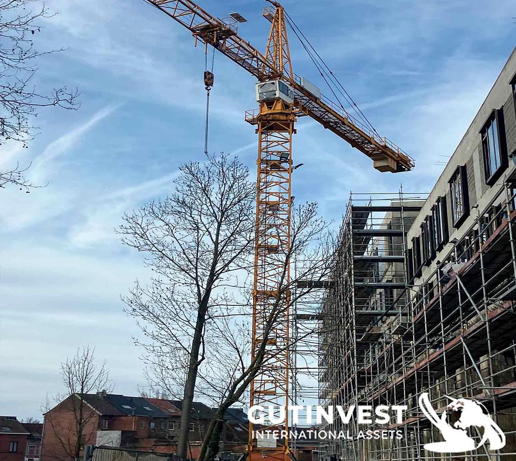 Used 1 - Tower crane with cabin