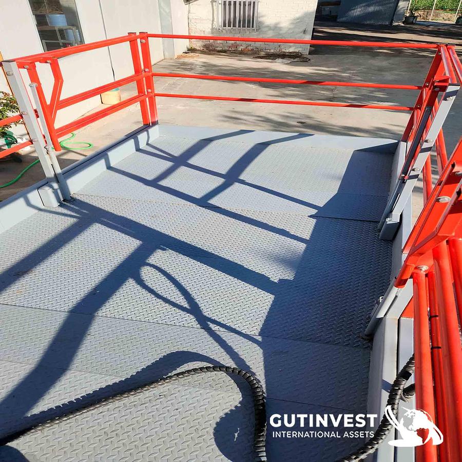 Used 2 - Scissor lift platform - 10 meters