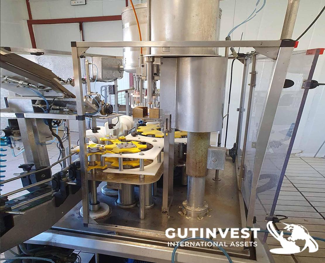 Usado 1 - Embotelladora y etiquetadora