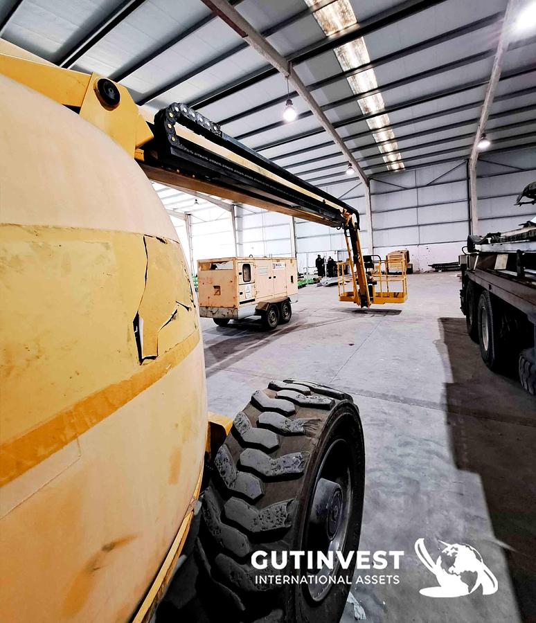 Used 1 - Diesel articulated lifting platform