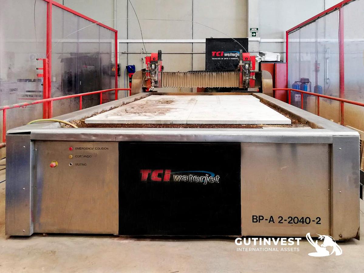 Usado 1 - Máquina de corte por agua doble cabezal