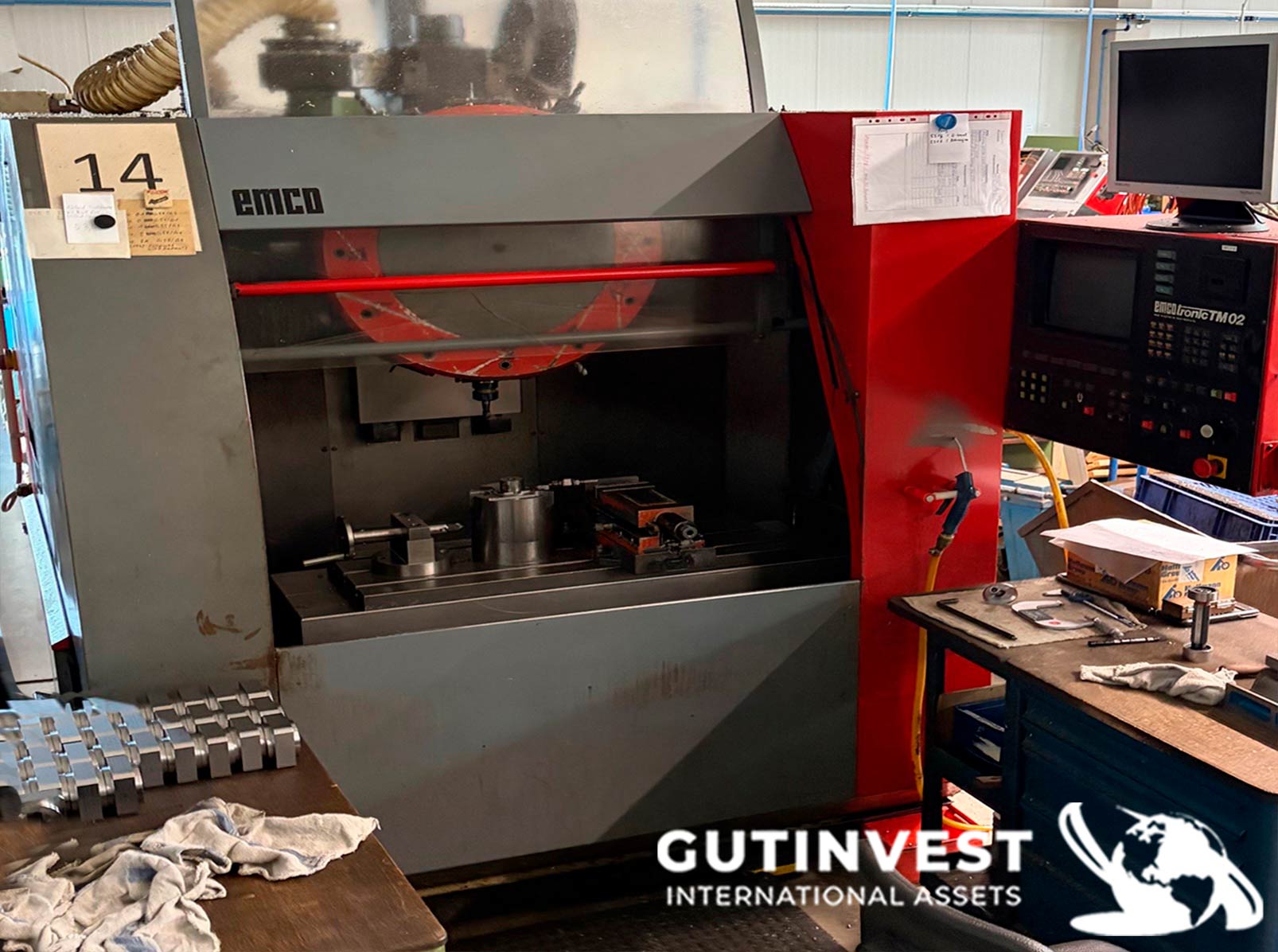 Usado Centro de mecanizado vertical CNC