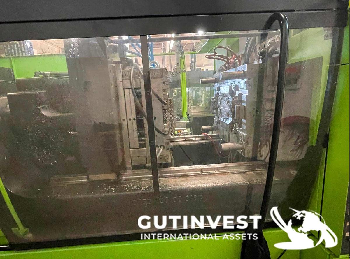 Used Plastic Injection Molding Machine with Robot - 300Tn