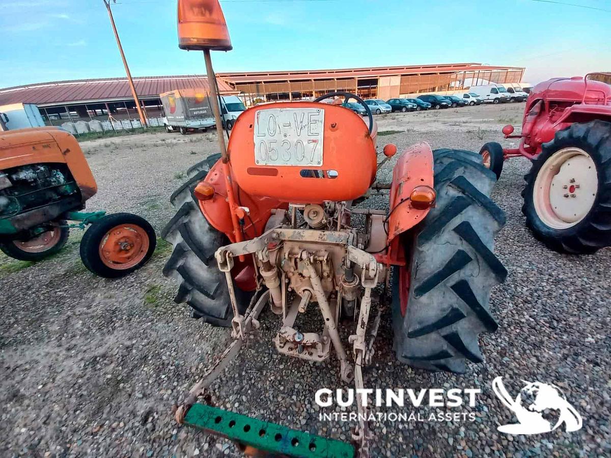 Used 8 - Agricultural tractor